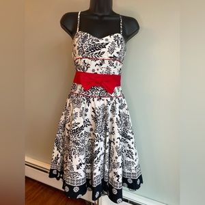 Y2K, City Triangles, patterned fit and flare dress.